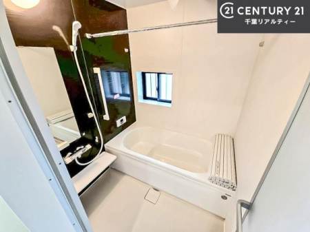 ���� �������������l�̕��͋C�̃o�X���[���́A�����o�Ă��ăo�X�^�C�����[���I
���d���撣���Ă��邲�J���ɂ��D�݂̍���̓����܂����āA�y����ł݂Ă͂������ł��傤���H