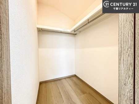 ���[ �E�H�[�N�C���N���[�[�b�g�t���ł��B��������̂��m���Ȃǂ����[���Ă��������ł��ˁI���ɂ���@�������ȂǋG�ߕ��̑傫�ȉƓd�����[�ł��܂��B