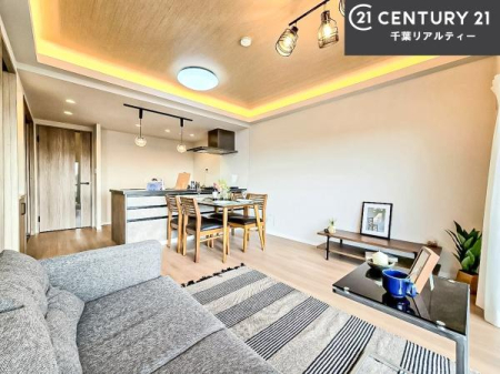 ���r���O ��؂ȉƑ����W�܂邩�炱��LDK�ɂ͂�����肽���B
�q�����������C�ɏ΂��Ȃ��瑖�����Ă���p�����������u�L���Ƃɂ��ėǂ������v�Ǝv���u�Ԃł��B