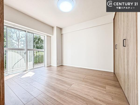 �m�� �o���R�j�[�ɖʂ��Ă���m���ł��B���邭�����肪����A���C����������ł��܂��I���N���āA�O�ɏo�Ĕw�L�т����[�ċz�����ǂ������}������邱�Ƃ��ł��܂��B