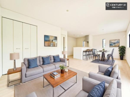 ���r���O �Ƌ��CG�p�[�X�ł��B�J�����̂���L�XLDK�I�\�t�@�[��_�C�j���O�e�[�u����u���Ă������ɂȂ�Ȃ��̂ŉ��K�ɉ߂����܂��I�R�~���j�P�[�V���������₷�����r���O�ł��I