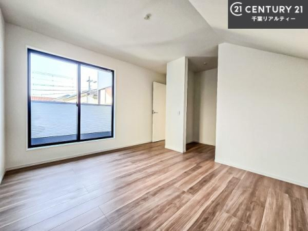 �m�� �o���R�j�[�ɖʂ��Ă���m���ł��B���邭�����肪����A���C����������ł��܂��I���N���āA�O�ɏo�Ĕw�L�т����[�ċz�����ǂ������}������邱�Ƃ��ł��܂��B