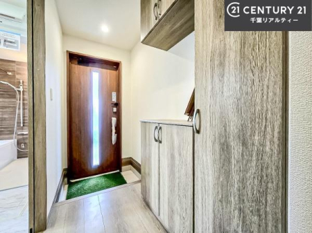 ���� �V���[�Y�{�b�N�X�t���Ȃ̂ŁA���ւ��Еt�����|�������₷���ł��I
�X�b�L���������ւŌ˂��J�����u�ԁA�������̂���S�n������Ԃ��o�}���Ă���܂��B