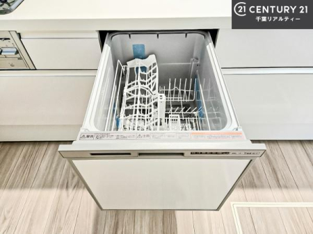 �L�b�`�� �H��@�t���̃L�b�`���ł��I�Z���������r��h�~�Ƃ��đ�ϊ��􂷂�֗��Ȏd�l�ł��I�r���g�C���Ȃ̂ŃL�b�`���̏ꏊ����炸�����X�y�[�X���L���g�����Ƃ��o���܂��I