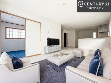 ���r���O �Ƌ��CG�p�[�X�ł��B�J�����̂���L�XLDK�I�\�t�@�[��_�C�j���O�e�[�u����u���Ă������ɂȂ�Ȃ��̂ŉ��K�ɉ߂����܂��I�R�~���j�P�[�V���������₷�����r���O�ł��I