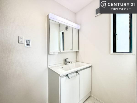 ���ʑ�E���ʏ� �O�ʋ��d�l�̐��ʏ��́A�g�����Ȃ݂����₷������I���͎��[�ɂȂ��Ă��܂��B�h���C���[�₨���ϓ����Еt������̂Ő��ʑ������X�b�L���ƌ����邱�Ƃ��o���܂��I