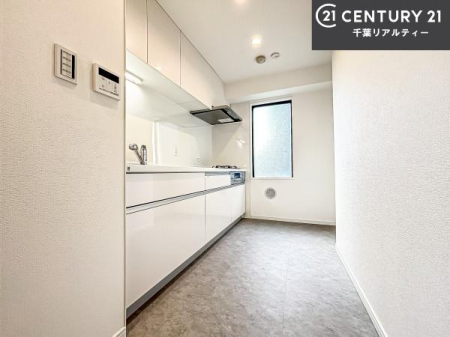 �L�b�`�� ��Ƃ肠�钲���X�y�[�X�ō�Ƃ����₷�����K�ȃL�b�`���ł��I
���q�l�ƈꏏ�ɂ��َq������y���߂�L�X�X�y�[�X�ł��B�y�����������ԂɂȂ肻���ł��ˁI