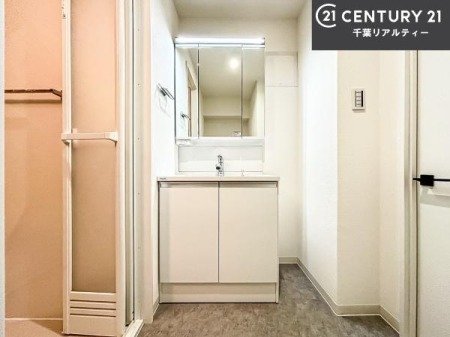 ���ʑ�E���ʏ� �O�ʋ��d�l�̐��ʏ��́A�g�����Ȃ݂����₷������I���͎��[�ɂȂ��Ă��܂��B�h���C���[�₨���ϓ����Еt������̂Ő��ʑ������X�b�L���ƌ����邱�Ƃ��o���܂��I