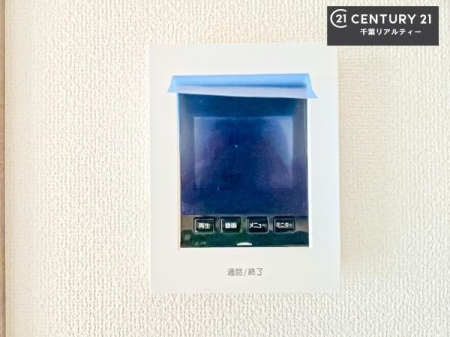 ���̑����� TV���j�^�[�t���C���^�[�z��������A�K��҂��f���Ŋm�F���Ă���Ή��ł��邽�߁A�h�Ɩʂ����S�ł��B���q�l�̂�����Ԏ��ɂ��S�����A���Ƒ��̈��S�E���S�ȕ�炵���T�|�[�g���܂��B