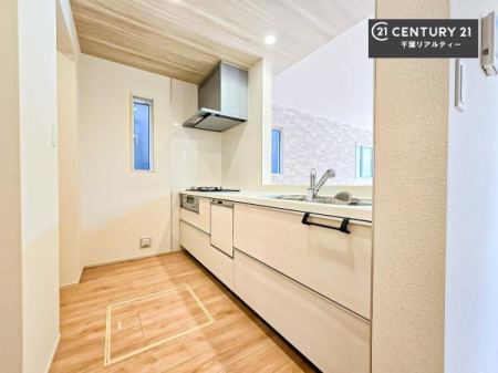 �L�b�`�� ��Ƃ肠�钲���X�y�[�X�ō�Ƃ����₷�����K�ȃL�b�`���ł��I
���q�l�ƈꏏ�ɂ��َq������y���߂�L�X�X�y�[�X�ł��B�y�����������ԂɂȂ肻���ł��ˁI