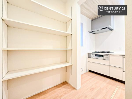 ���[ �p���g���[�t���I���Ă�������A�H�ނ̃X�g�b�N���X�b�L�����ڂ��邱�Ƃ��ł��܂��I
���񌻒n�ł��m���߂��������B