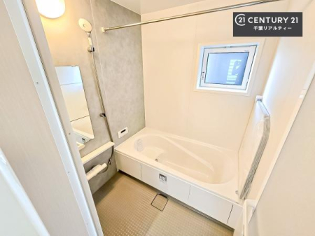 ���� �������������l�̕��͋C�̃o�X���[���́A�����o�Ă��ăo�X�^�C�����[���I
���d���撣���Ă��邲�J���ɂ��D�݂̍���̓����܂����āA�y����ł݂Ă͂������ł��傤���H