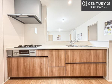 �L�b�`�� ��Ƃ����₷���V�X�e���L�b�`���ł��I���[���t���Ă���̂ŁA�����X�y�[�X�ɕ���u���Ȃ��čς݂܂��I
�L�X�g���āA���K�ɍ�Ƃ��ł��܂��I