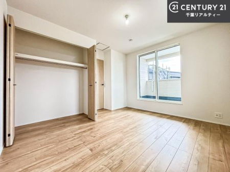 �m�� �o���R�j�[�ɖʂ��Ă���m���ł��B���邭�����肪����A���C����������ł��܂��I���N���āA�O�ɏo�Ĕw�L�т����[�ċz�����ǂ������}������邱�Ƃ��ł��܂��B