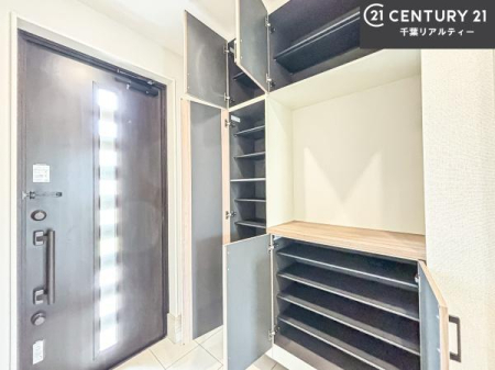 ���� �V���[�Y�{�b�N�X�t���B���ւ��Еt�����|�������₷���ł��I
�X�b�L���������ւŌ˂��J�����u�ԁA�������̂���S�n������Ԃ��o�}���Ă���܂��B