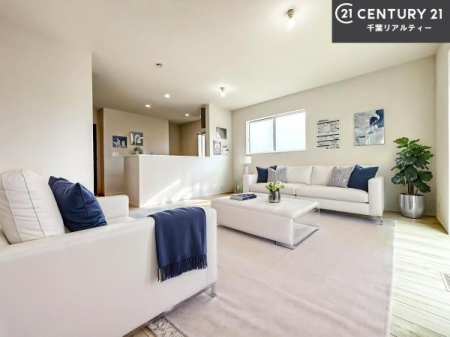 ���r���O �Ƌ��CG�p�[�X�ł��B�傫�ȑ����炽���Ղ�̗z���������閾�邢���r���O�B�J�����̂��郊�r���O�ŉƑ��c���̂��났�̎��Ԃ��߂����܂��I