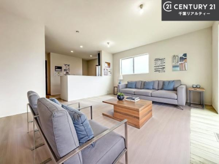 ���r���O �Ƌ�́ACG�p�[�X�ł��B��؂ȉƑ����W�܂邩�炱��LDK�ɂ͂�����肽���B
�q�����������C�ɏ΂��Ȃ��瑖�����Ă���p�����������u�L���Ƃɂ��ėǂ������v�Ǝv���u�Ԃł��B