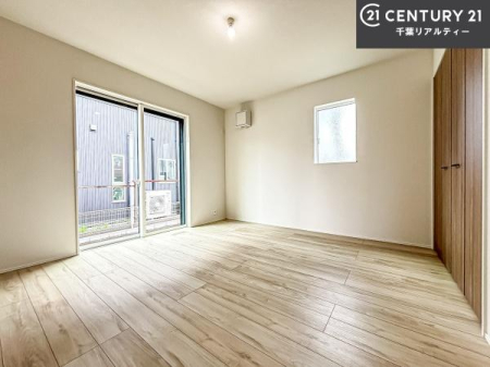 �m�� �V���v���Ƀf�U�C������Ă��邽�߁A�Ƌ��I�т܂���I
���C�ɓ���̉Ƌ��u���Ă��낰���Ԃ���邱�Ƃ��ł��܂��B
