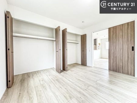 �Q�� �D���������������ޗm���́A���̖ڊo�߂��C�������ǂ������ł��ˁB���������Ԃ��������Ɖ߂������Ƃ��ł��܂��B�D�����F�����̃t���[�����O���ǂ�ȉƋ�ɂ��}�b�`���܂��I