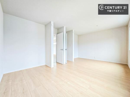 �q������ ���[�X�y�[�X�����Ă��܂��I�������X�b�L�����ڂ��鎖���ł��܂��ˁB
�Ƌ��I�΂Ȃ��V���v���ȃf�U�C���ׁ̈A�Ƌ��I�΂����C�ɓ���̋�ԍ�肪�ł������ł��ˁB