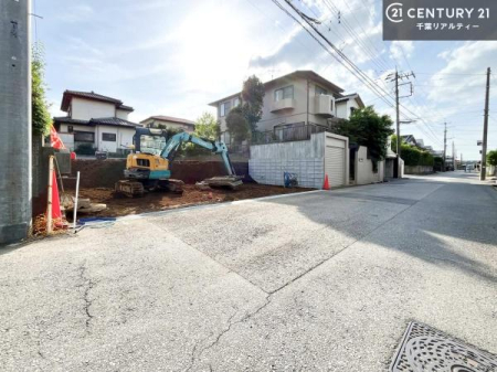 �O�ʓ��H�܂ތ��n�ʐ^ �S�䂭�܂Ō��n����������������悤�A�����ē��̂��p�ӂ������Ă���܂��B���C�y�ɂ��₢���킹�̏�A���z�̕�炵�ւ̈�������i�߂��������I