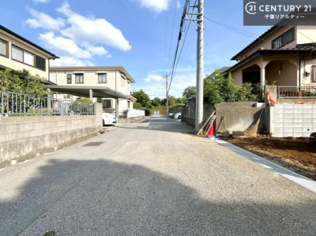 �O�ʓ��H�܂ތ��n�ʐ^ �S�䂭�܂Ō��n����������������悤�A�����ē��̂��p�ӂ������Ă���܂��B���C�y�ɂ��₢���킹�̏�A���z�̕�炵�ւ̈�������i�߂��������I