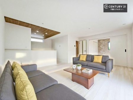 ���r���O �Ƌ��CG�p�[�X�ł��B�傫�ȑ����炽���Ղ�̗z���������閾�邢���r���O�B�J�����̂��郊�r���O�ŉƑ��c���̂��났�̎��Ԃ��߂����܂��I