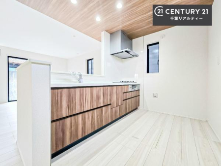 �L�b�`�� ��Ƃ肠�钲���X�y�[�X�ō�Ƃ����₷�����K�ȃL�b�`���ł��I
���q�l�ƈꏏ�ɂ��َq������y���߂�L�X�X�y�[�X�ł��B�y�����������ԂɂȂ肻���ł��ˁI