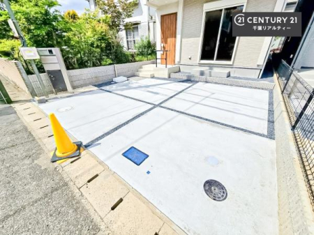 ���ԏ� ���ԃX�y�[�X��2�䕪����܂��I�Z�J���h�J�[�͂������A�o�C�N�⎩�]�ԂȂǂ��u���ꏊ�ɍ���܂���B