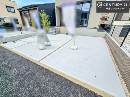 ���ԏ� ���ԃX�y�[�X��2�䕪����܂��I(�Ԏ�ɂ��)�Z�J���h�J�[�͂������A�o�C�N�⎩�]�ԂȂǂ��u���ꏊ�ɍ���܂���B