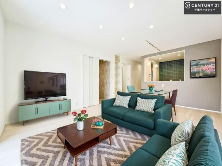 ���r���O �Ƌ��CG�p�[�X�ł��B�傫�ȑ����炽���Ղ�̗z���������閾�邢���r���O�B�J�����̂��郊�r���O�ŉƑ��c���̂��났�̎��Ԃ��߂����܂��I