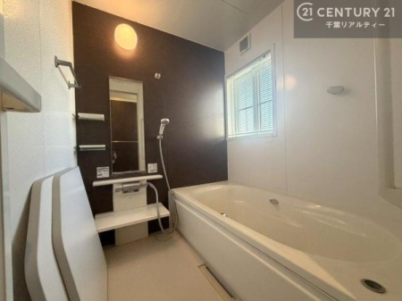 ���� �������������l�̕��͋C�̃o�X���[���́A�����o�Ă��ăo�X�^�C�����[���I
���d���撣���Ă��邲�J���ɂ��D�݂̍���̓����܂����āA�y����ł݂Ă͂������ł��傤���H