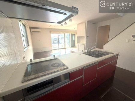 �L�b�`�� H�N�b�L���O�q�[�^�[���̗p�����L�b�`���́A�΂��g��Ȃ����߈��S���Ă��g�����������܂��B�\�ʂ��t���b�g�ł����������₷���A��������T�b�Ɛ@������̂��������|�C���g�B