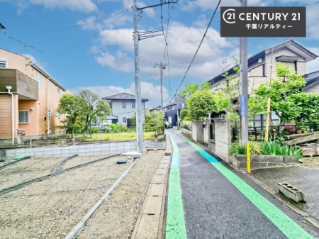 �O�ʓ��H�܂ތ��n�ʐ^ ���݌��z���B������͖��邭�J���I�ȃ��r���O��ŐV�ݔ��̃L�b�`���Ȃǉ��K�ȋ�Ԃ��L����܂��B�����������炱���g�V������炵�h�ւ̊��҂����܂�Z�܂��B�����������Ȃ����z���̗l�q���K���ł��B