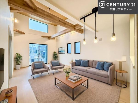 ���r���O �Ƌ��CG�p�[�X�ł��B��؂ȉƑ����W�܂邩�炱��LDK�ɂ͂�����肽���B
�q�����������C�ɏ΂��Ȃ��瑖�����Ă���p�����������u�L���Ƃɂ��ėǂ������v�Ǝv���u�Ԃł��B