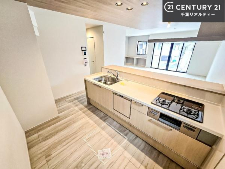 �L�b�`�� ��Ƃ肠�钲���X�y�[�X�ō�Ƃ����₷�����K�ȃL�b�`���ł��I
���q�l�ƈꏏ�ɂ��َq������y���߂�L�X�X�y�[�X�ł��B�y�����������ԂɂȂ肻���ł��ˁI