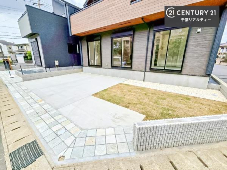 ���ԏ� ���ԃX�y�[�X��2�䕪����܂��I�Z�J���h�J�[�͂������A�o�C�N�⎩�]�ԂȂǂ��u���ꏊ�ɍ���܂���B