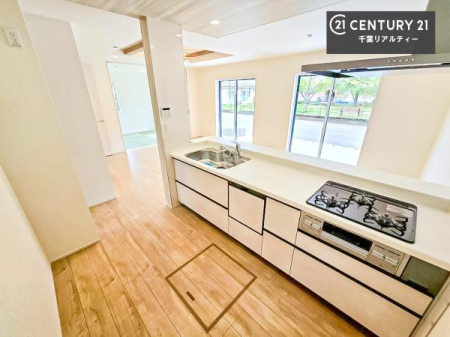 �L�b�`�� ��l�C�̑Ζʎ��V�X�e���L�b�`�����̗p���Ă��܂��I���Ƒ��̃R�~���j�P�[�V���������R�Ƒ�����݌v�ł��B
���q�l�ɂ��ڂ��͂��̂Ŋ������ł��ˁB���[�͂�����܂��I