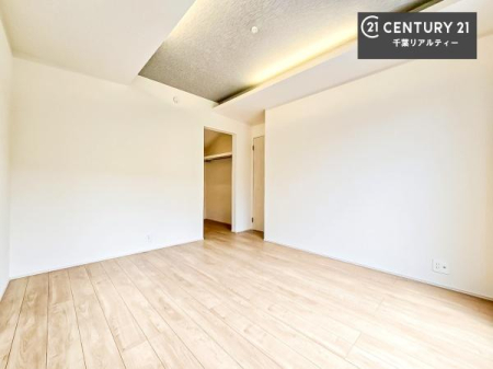 �m�� ���[�X�y�[�X�����Ă��܂��I�������X�b�L�����ڂ��鎖���ł��܂��ˁB
�Ƌ��I�΂Ȃ��V���v���ȃf�U�C���ׁ̈A�Ƌ��I�΂����C�ɓ���̋�ԍ�肪�ł������ł��ˁB