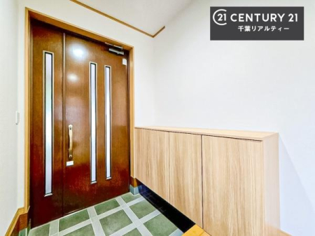 ���� �V���[�Y�{�b�N�X�t���Ȃ̂ŁA���ւ��Еt�����|�������₷���ł��I
�X�b�L���������ւŌ˂��J�����u�ԁA�������̂���S�n������Ԃ��o�}���Ă���܂��B
