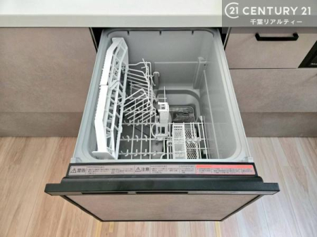 �L�b�`�� �H��@�t���̃L�b�`���ł��I�Z���������r��h�~�Ƃ��đ�ϊ��􂷂�֗��Ȏd�l�ł��I�r���g�C���Ȃ̂ŃL�b�`���̏ꏊ����炸�����X�y�[�X���L���g�����Ƃ��o���܂��I