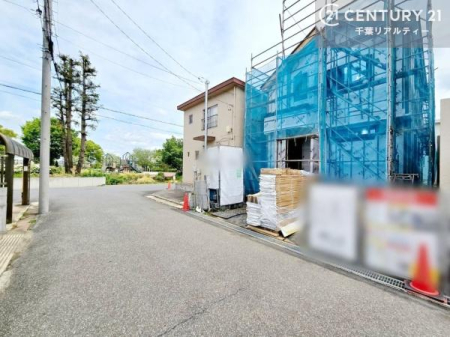 �O�ʓ��H�܂ތ��n�ʐ^ �����������X���݂��L����ՐÂȏZ��X�Ɉʒu���A���₩�ŐS���炮��炵��������Z���ł��B