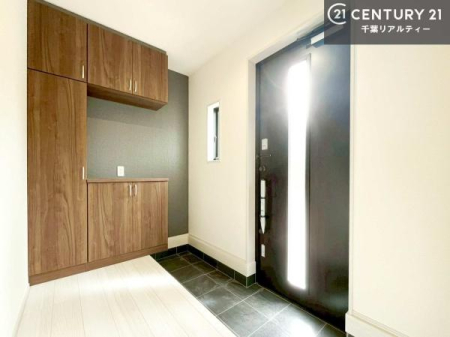 ���� �V���[�Y�{�b�N�X�t���Ȃ̂ŁA���ւ��Еt�����|�������₷���ł��I
�X�b�L���������ւŌ˂��J�����u�ԁA�������̂���S�n������Ԃ��o�}���Ă���܂��B