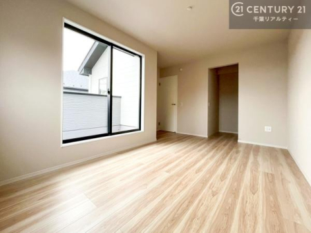 �Q�� �D���������������ޗm���́A���̖ڊo�߂��C�������ǂ������ł��ˁB���������Ԃ��������Ɖ߂������Ƃ��ł��܂��B�D�����F�����̃t���[�����O���ǂ�ȉƋ�ɂ��}�b�`���܂��I