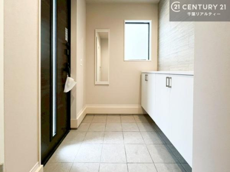 ���� �V���[�Y�{�b�N�X�t���Ȃ̂ŁA���ւ��Еt�����|�������₷���ł��I
�X�b�L���������ւŌ˂��J�����u�ԁA�������̂���S�n������Ԃ��o�}���Ă���܂��B