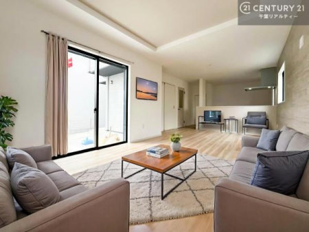 ���r���O �Ƌ��CG�p�[�X�ł��B�J�����̂���L�XLDK�I�\�t�@�[��_�C�j���O�e�[�u����u���Ă������ɂȂ�Ȃ��̂ŉ��K�ɉ߂����܂��I�R�~���j�P�[�V���������₷�����r���O�ł��I