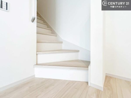 ���̑����� ���r���O�C���K�i�ŃR�~���j�P�[�V���������₷�����r���O�I