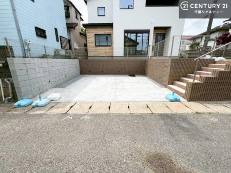 ���ԏ� ���ԃX�y�[�X��2�䕪����܂��I�Z�J���h�J�[�͂������A�o�C�N�⎩�]�ԂȂǂ��u���ꏊ�ɍ���܂���B