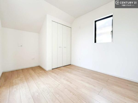 �m�� ���[�X�y�[�X�����Ă��܂��I�������X�b�L�����ڂ��鎖���ł��܂��ˁB
�Ƌ��I�΂Ȃ��V���v���ȃf�U�C���ׁ̈A�Ƌ��I�΂����C�ɓ���̋�ԍ�肪�ł������ł��ˁB