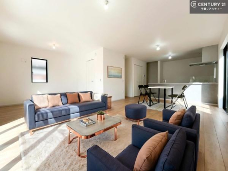 ���r���O �Ƌ��CG�p�[�X�ł��B�J�����̂���L�XLDK�I�\�t�@�[��_�C�j���O�e�[�u����u���Ă������ɂȂ�Ȃ��̂ŉ��K�ɉ߂����܂��I�R�~���j�P�[�V���������₷�����r���O�ł��I